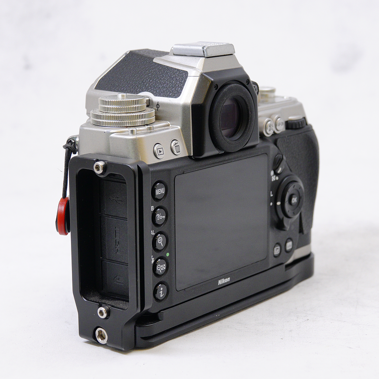 Nikon Df DSLR con empuñadura L plata (Body, Silver) - Usado 7