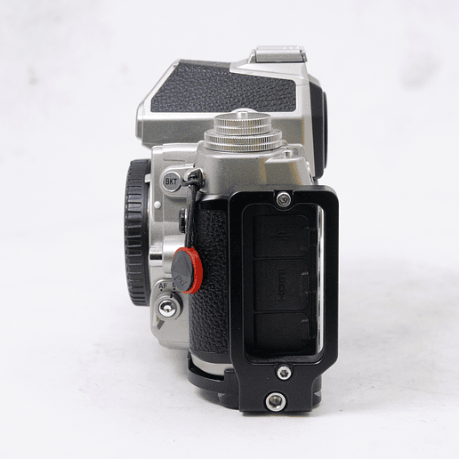 Nikon Df DSLR con empuñadura L plata (Body, Silver) - Usado 8