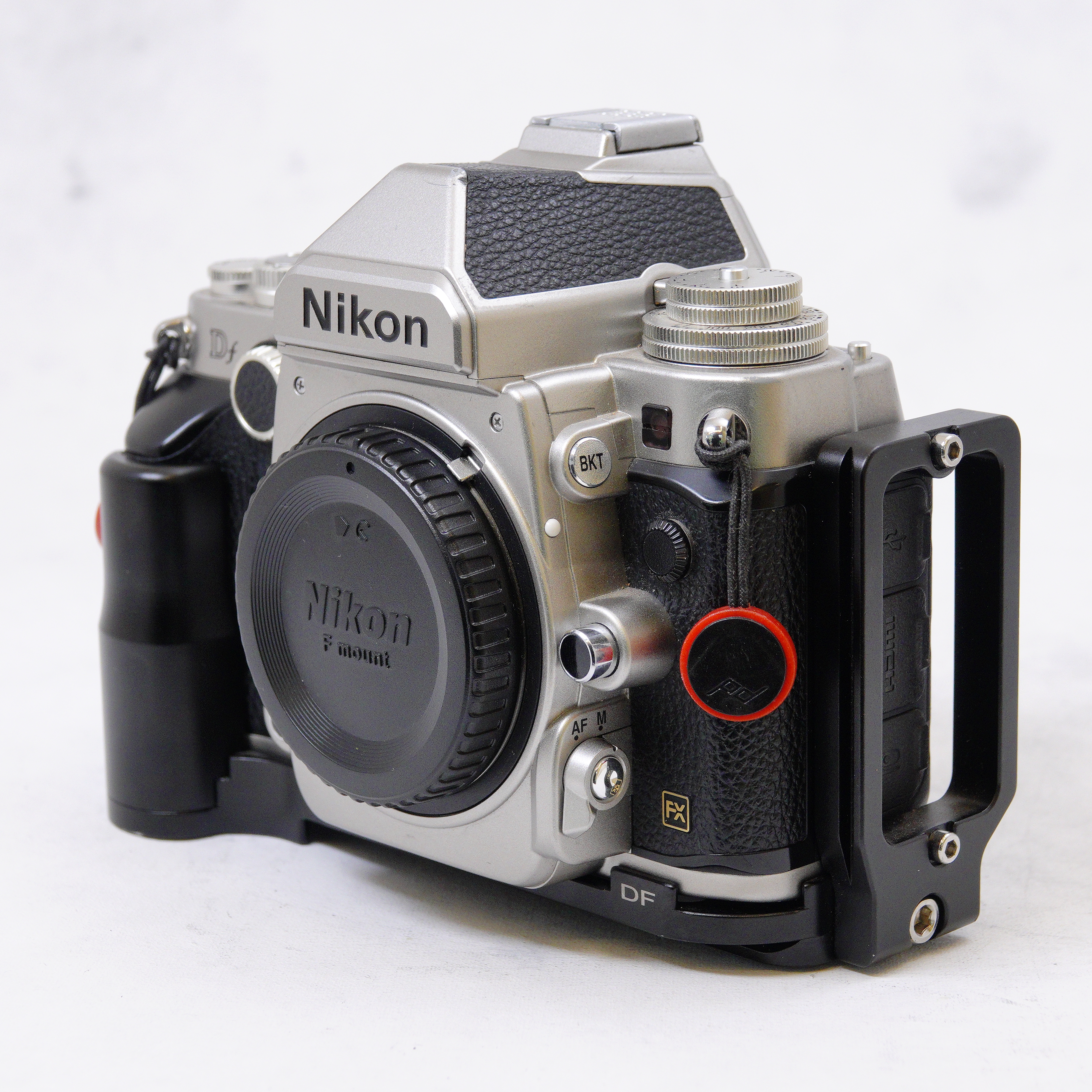 Nikon Df DSLR con empuñadura L plata (Body, Silver) - Usado