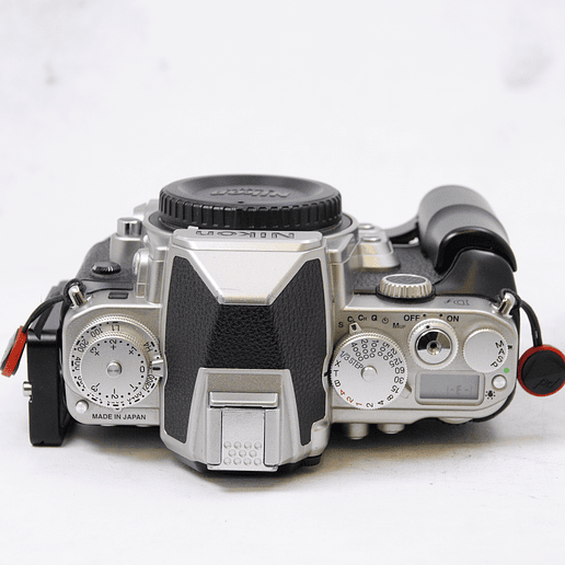 Nikon Df DSLR con empuñadura L plata (Body, Silver) - Usado 10