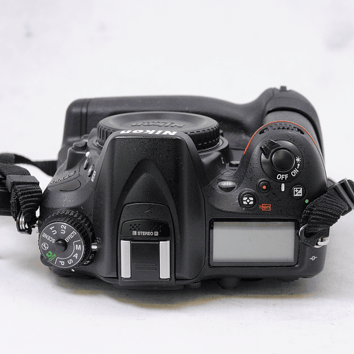 Nikon D7100 DSLR con Grip + accesorios - Usado 8