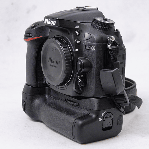 Nikon D7100 DSLR con Grip + accesorios - Usado 3