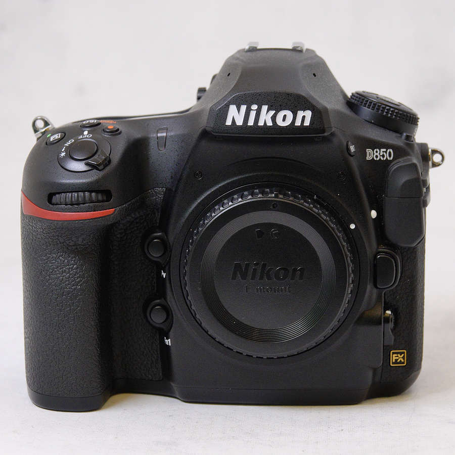 Nikon D850 DSLR - Usado