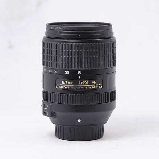 Nikon AF-S DX NIKKOR 18-300mm f/3.5-6.3G ED VR - Usado 2