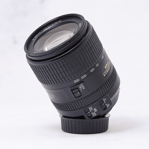 Nikon AF-S DX NIKKOR 18-300mm f/3.5-6.3G ED VR - Usado 3