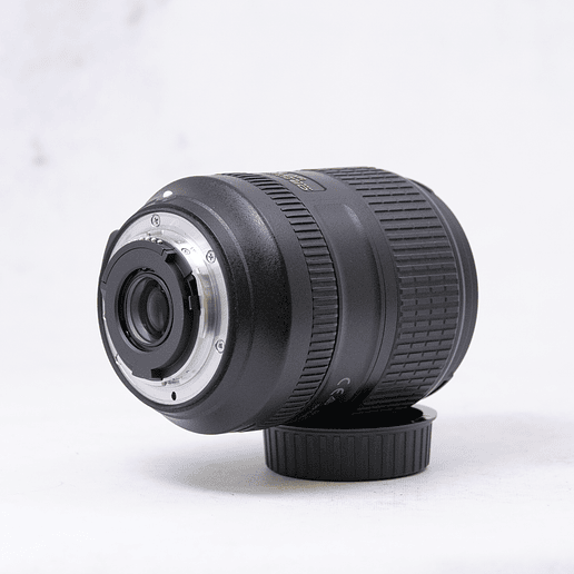 Nikon AF-S DX NIKKOR 18-300mm f/3.5-6.3G ED VR - Usado 4