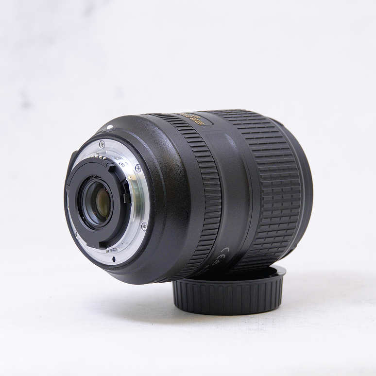 Nikon AF-S DX NIKKOR 18-300mm f/3.5-6.3G ED VR - Usado 4