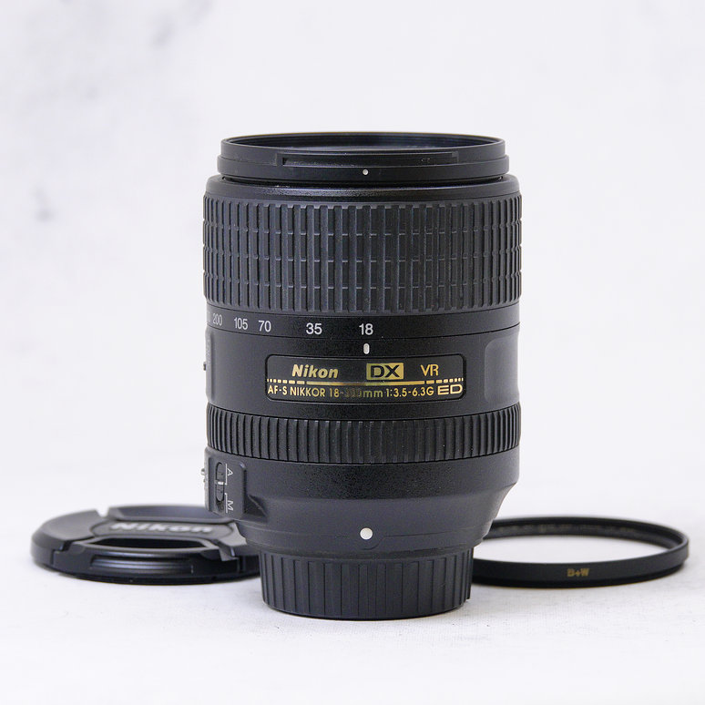 Nikon AF-S DX NIKKOR 18-300mm f/3.5-6.3G ED VR - Usado 5