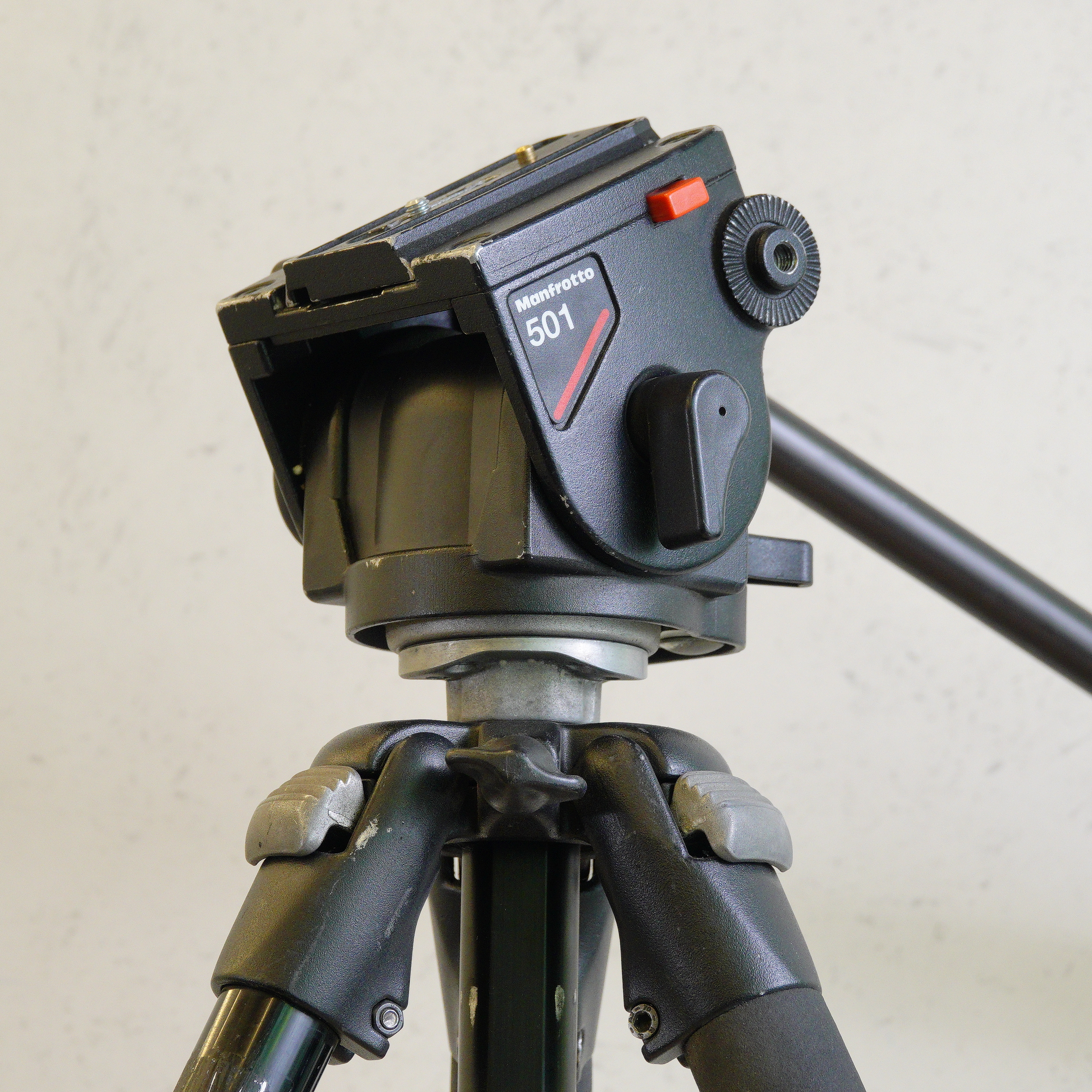 Tripode Manfrotto 3221WN + Cabezal Manfrotto 501 - U