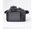 Nikon D5600 + Lente kit 18-55 + Mochila + Libros y accesorios - Usado