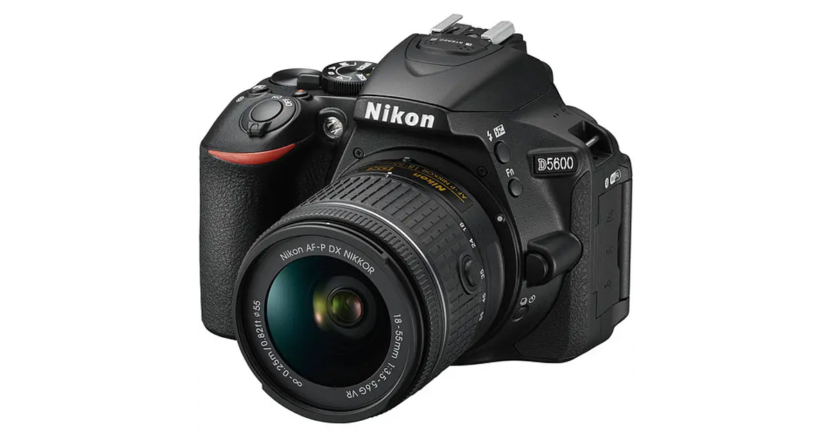 烏龍茶  新品未使用 Nikon D5600 18-55レンズKIT Nikon D5600 + Lente kit 18-55 + Mochila + Libros y accesorio