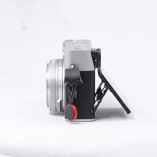 FUJIFILM X100V (Silver) con accesorios - Usado 8