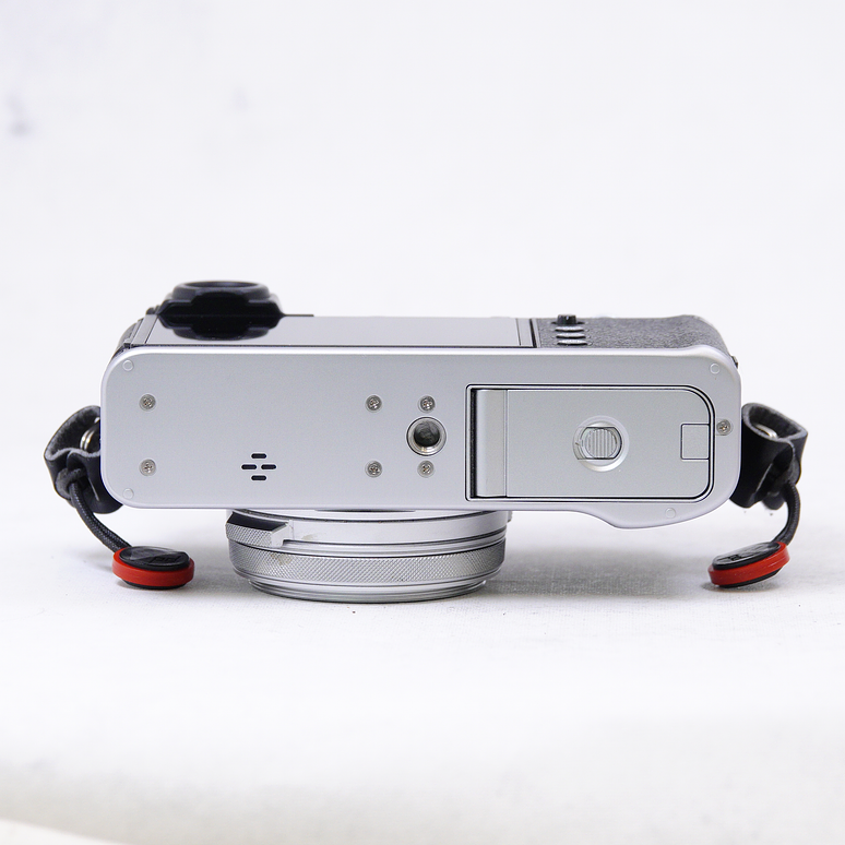 FUJIFILM X100V (Silver) con accesorios - Usado 11