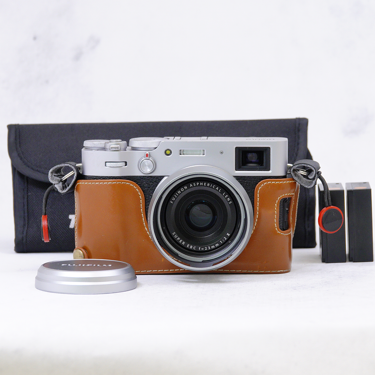 FUJIFILM X100V (Silver) con accesorios - Usado 12