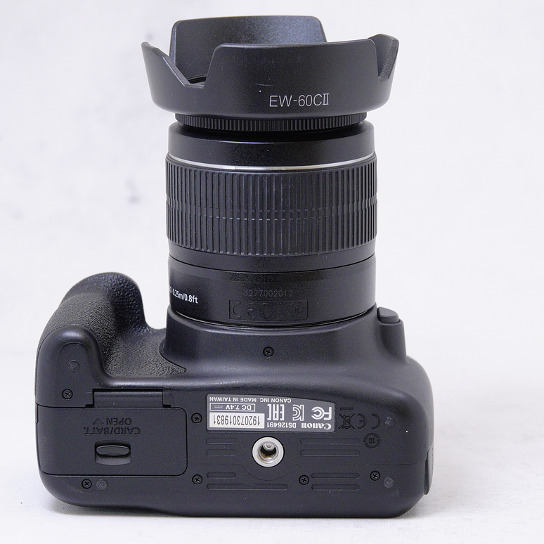 Canon EOS Rebel T5 DSLR con lente EF-S 18-55mm y accesorios - Usado 11