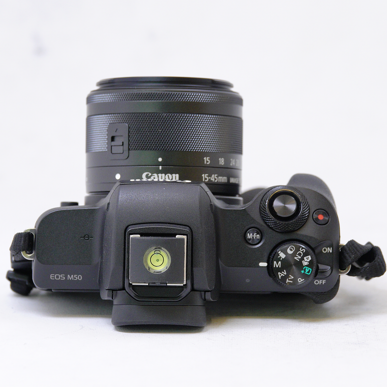 Canon EOS M50 con lente de 15-45mm mas accesorios - Usado 10