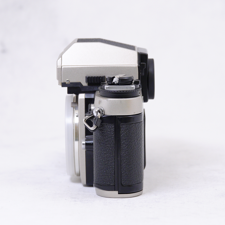 Nikon F3/T (titanio, color champagne) - Usado 8