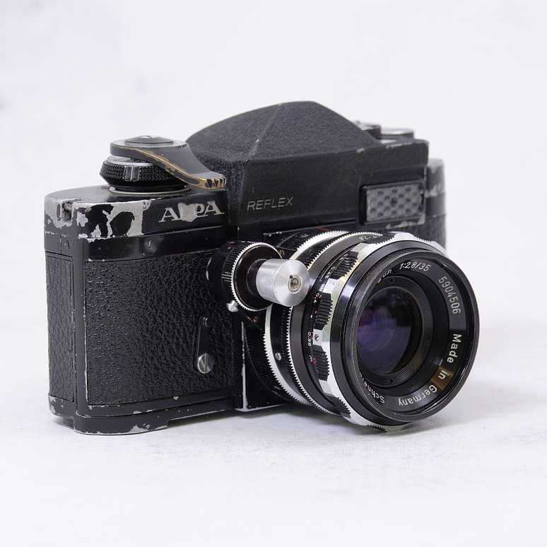 Alpa mod. 6C negra con Alpa-Curtagon 35mm f2.8 y Alpa-Tele-Xenar 135mm f3.5 - Usado 3