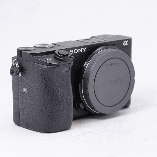 Sony A6400 (cuerpo) mas baterias y accesorios - Usado 3