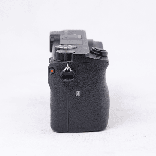 Sony A6400 (cuerpo) mas baterias y accesorios - Usado 4