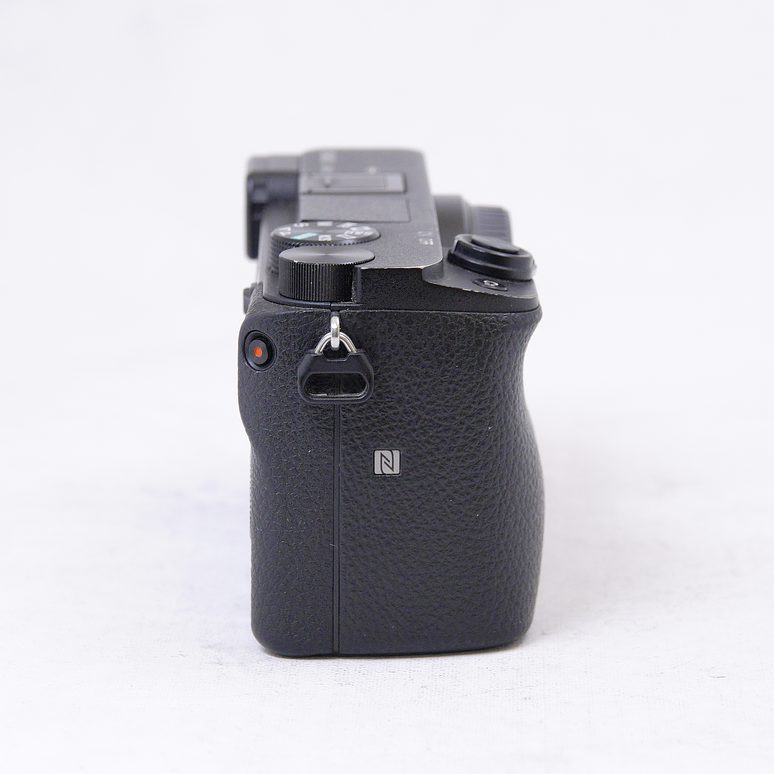 Sony A6400 (cuerpo) mas baterias y accesorios - Usado 4