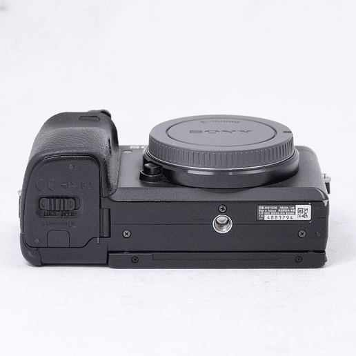 Sony A6400 (cuerpo) mas baterias y accesorios - Usado 11