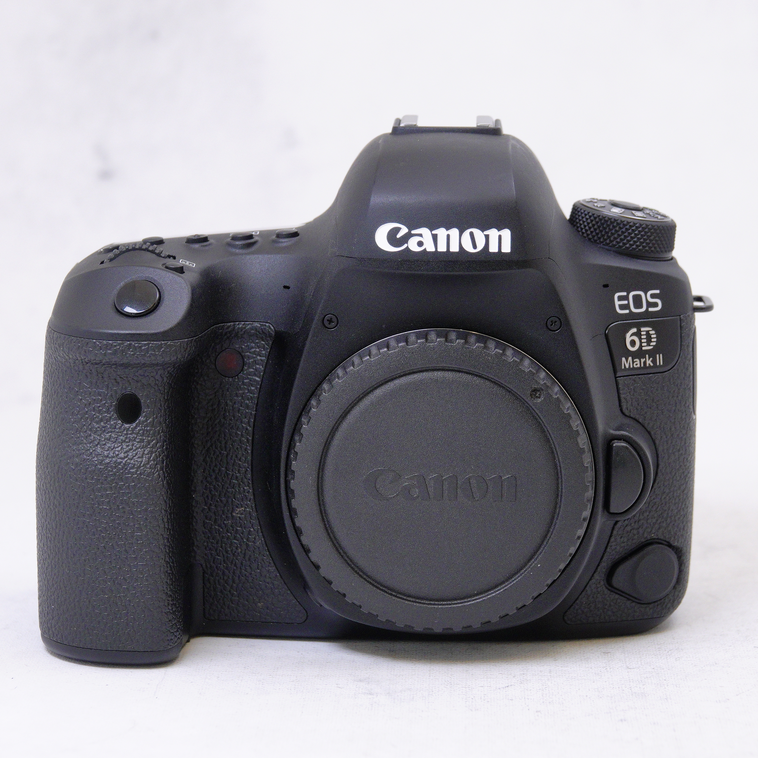 Canon EOS 6D Mark II DSLR mas accesorios - Usado