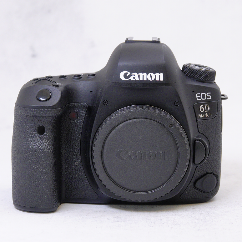 Canon EOS 6D Mark II DSLR mas accesorios - Usado 2