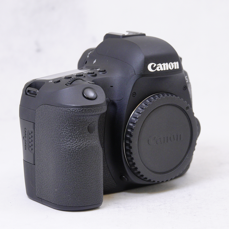 Canon EOS 6D Mark II DSLR mas accesorios - Usado 3