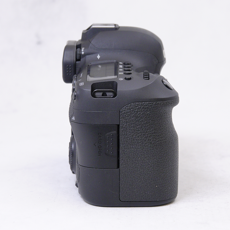 Canon EOS 6D Mark II DSLR mas accesorios - Usado 4