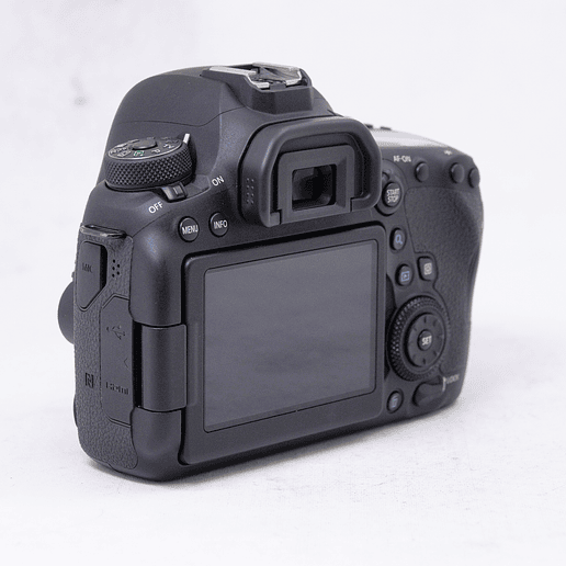 Canon EOS 6D Mark II DSLR mas accesorios - Usado 7