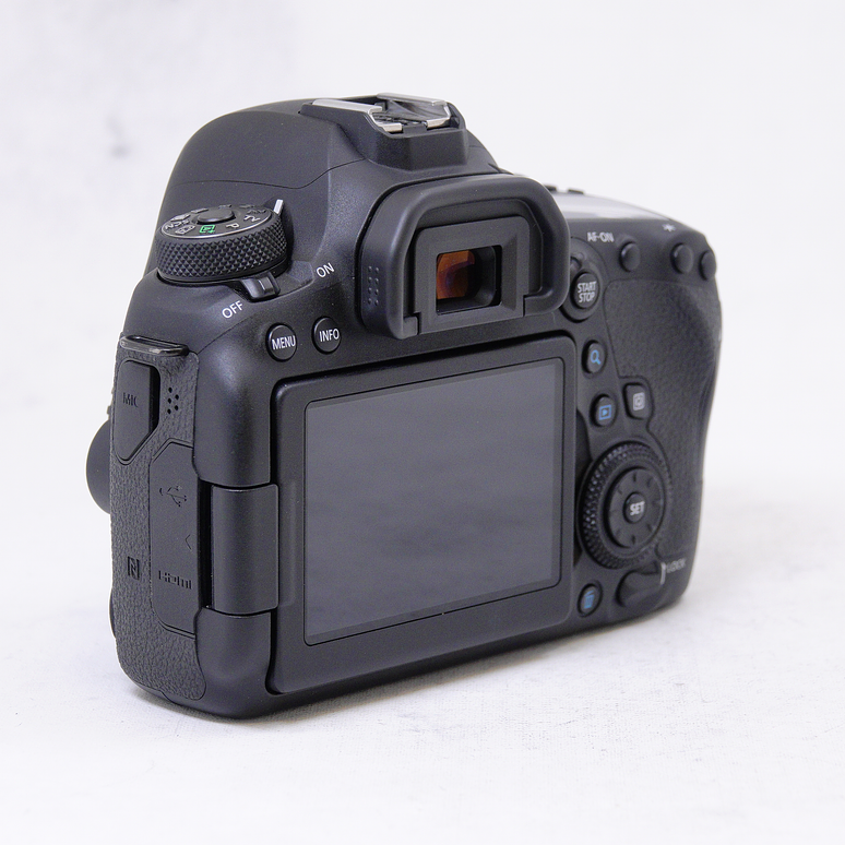 Canon EOS 6D Mark II DSLR mas accesorios - Usado 7