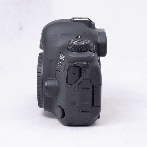Canon EOS 6D Mark II DSLR mas accesorios - Usado 8
