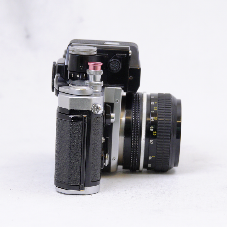 Nikon F2 Photomic con Nikkor 50mm f2 más accesorios - Usado 3