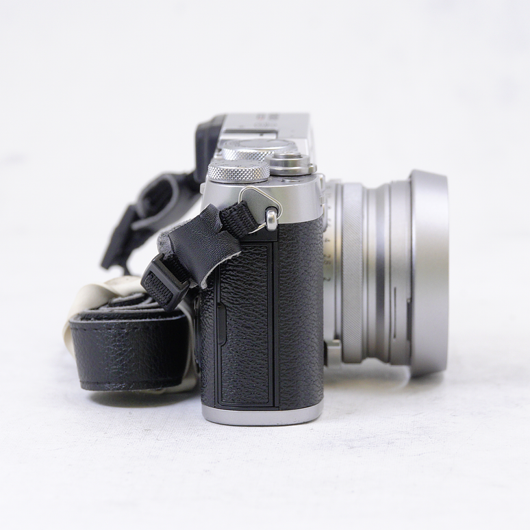FUJIFILM X100F (silver) - Usado 4