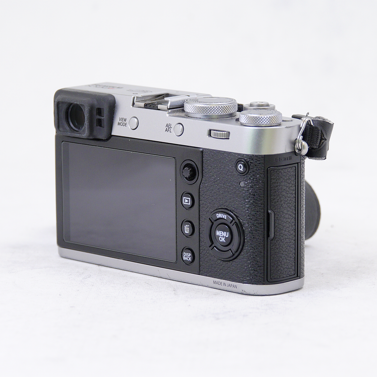 FUJIFILM X100F (silver) - Usado 5