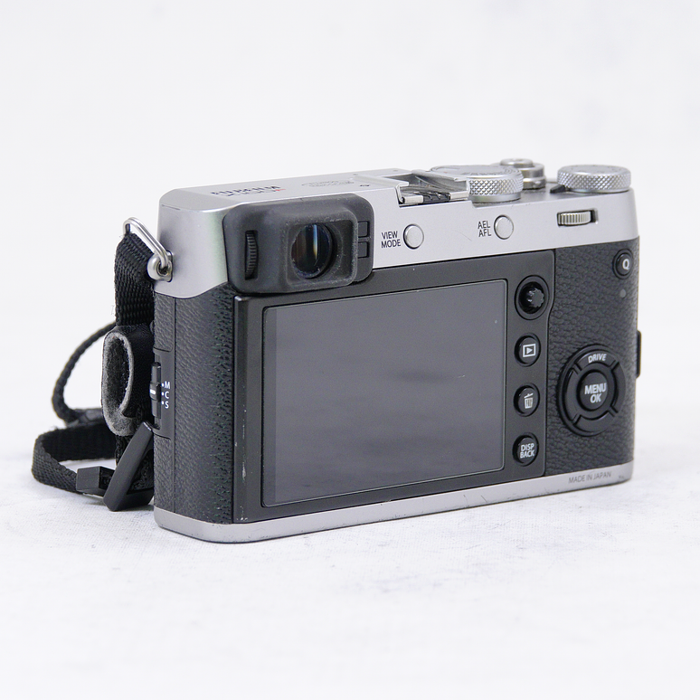 FUJIFILM X100F (silver) - Usado 7