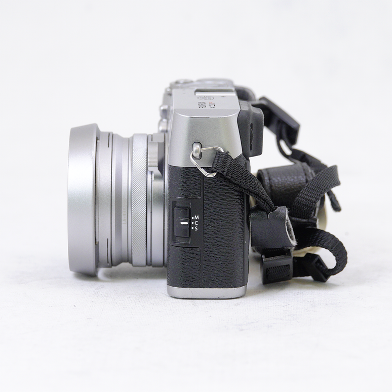 FUJIFILM X100F (silver) - Usado 8