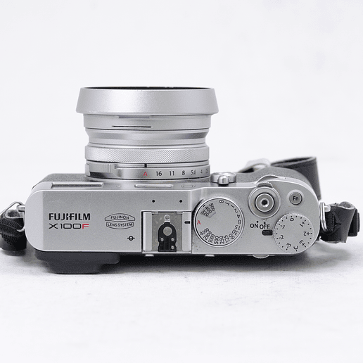 FUJIFILM X100F (silver) - Usado 10