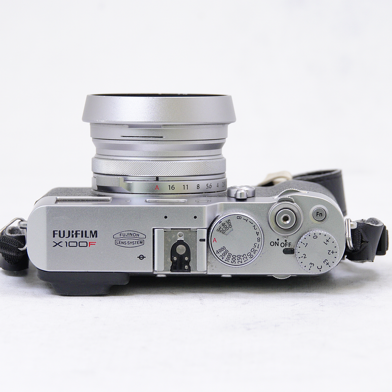 FUJIFILM X100F (silver) - Usado 10