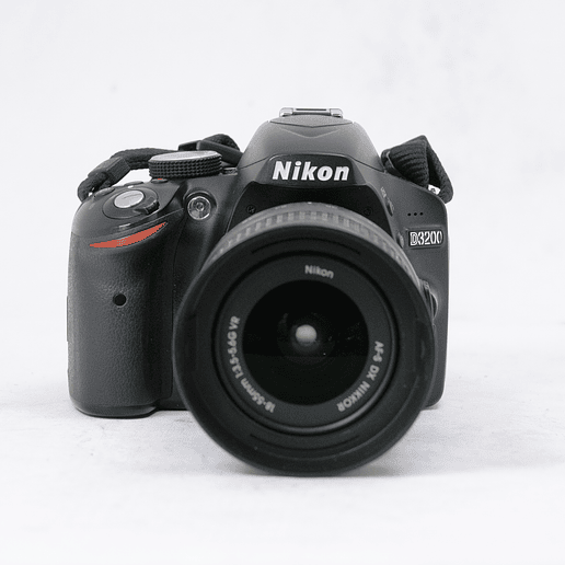 Nikon D3200 DSLR con lente de 18-55mm - Usado 2
