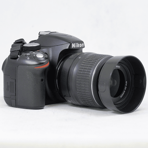 Nikon D3200 con lente de 18-55mm - Usado