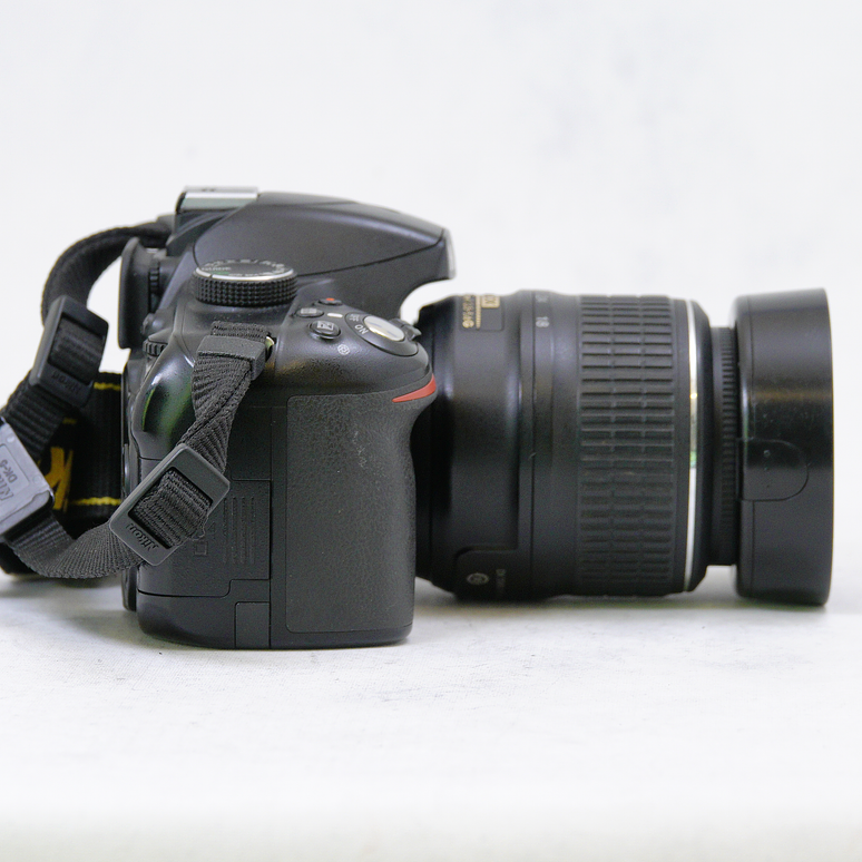 Nikon D3200 DSLR con lente de 18-55mm - Usado 4