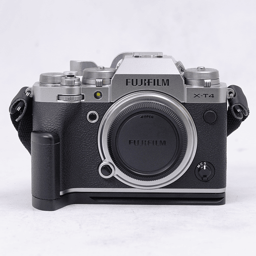 FUJIFILM X-T4 con baterías grip y accesorios - Usada 2