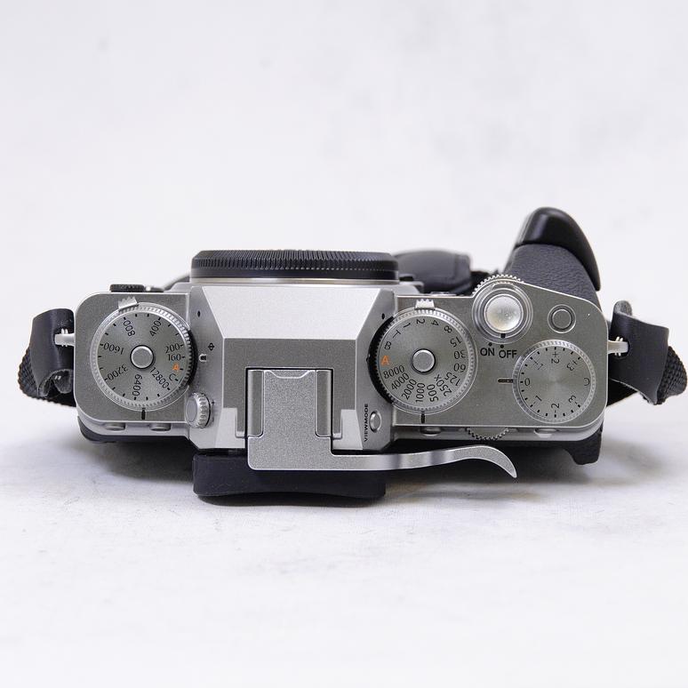 FUJIFILM X-T4 con baterías grip y accesorios - Usada 10