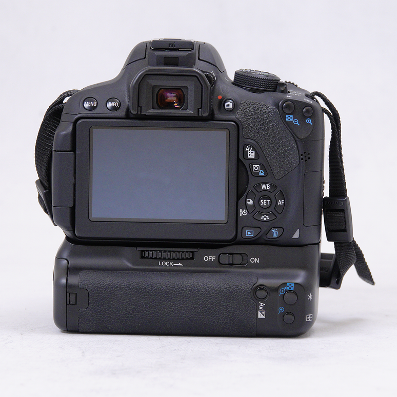 Canon t5i con grip más 2 baterías y accesorios - Usado 6