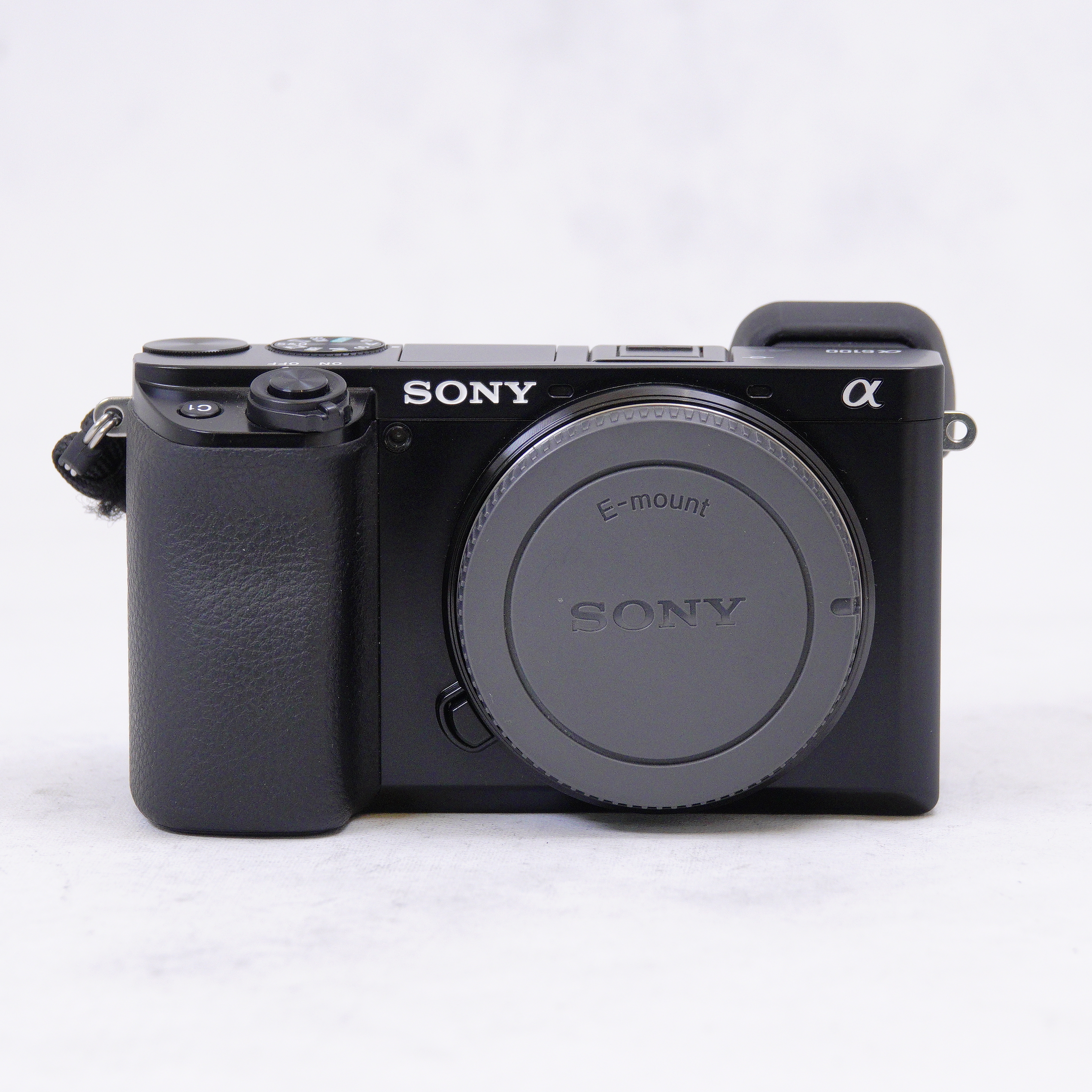 Sony a6100 con tarjeta SD 32GB más accesorios - Usado