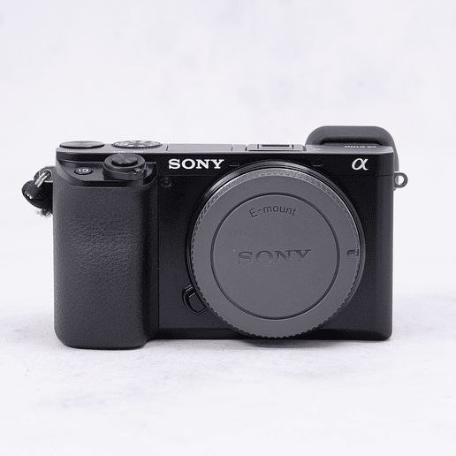 Sony a6100 con tarjeta SD 32GB más accesorios - Usado 2