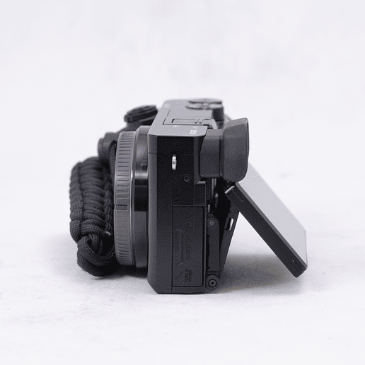 Sony a6100 con tarjeta SD 32GB más accesorios - Usado 8