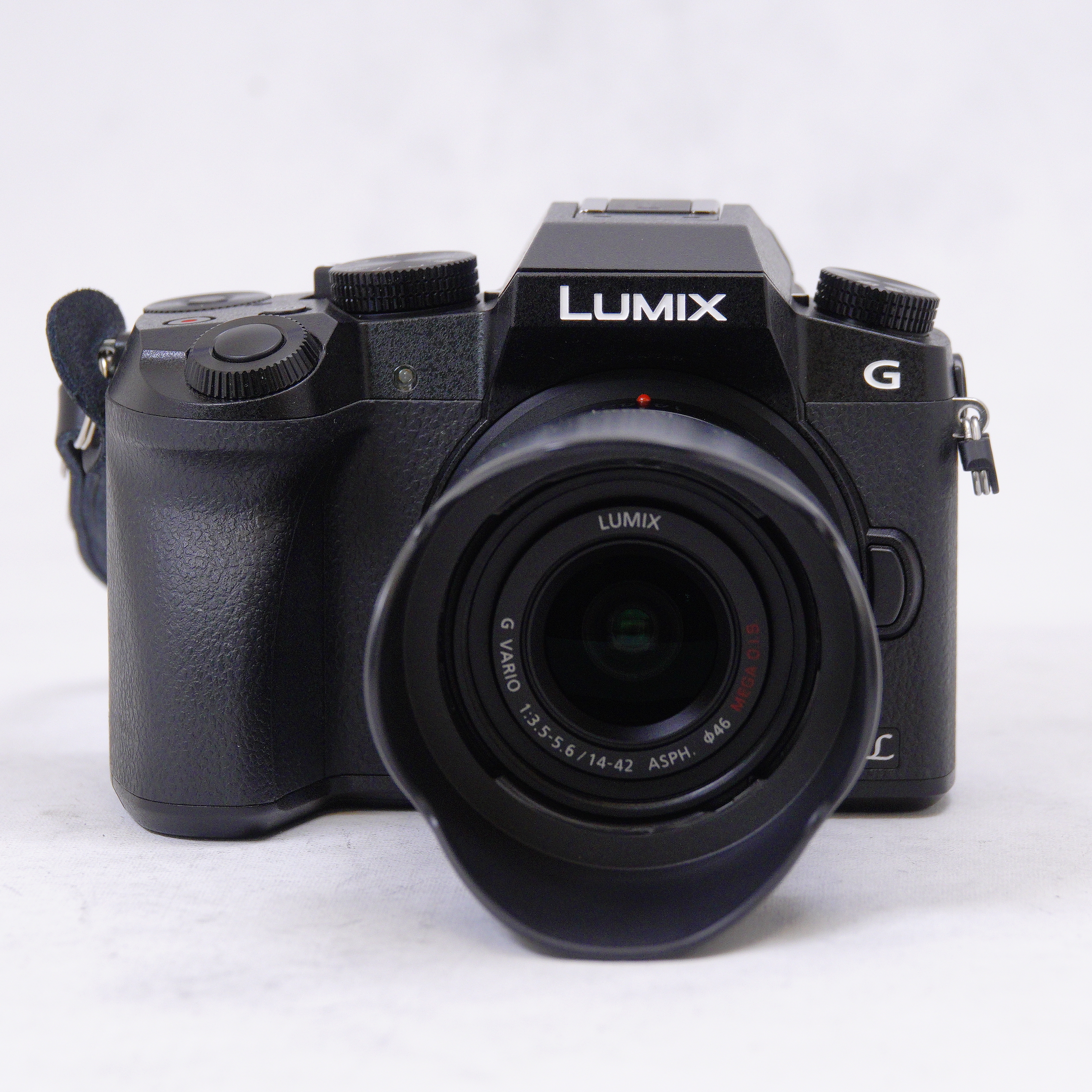 Panasonic Lumix G7 con lente Lumix 14-42mm más accesorios - Usado